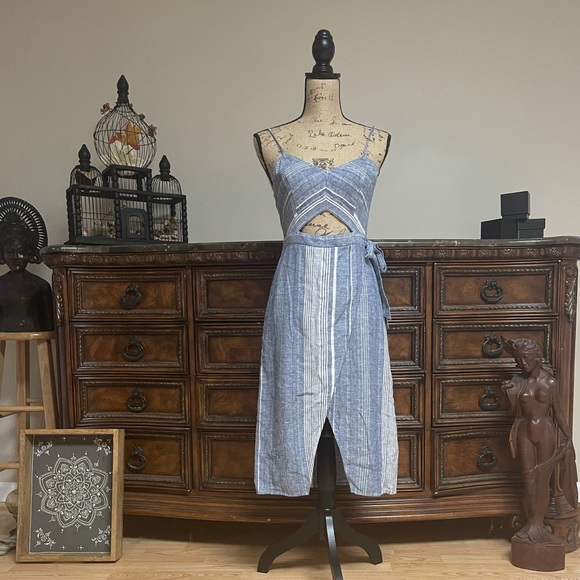 Express striped cutout linen blend midi dress - Picture 4 of 6